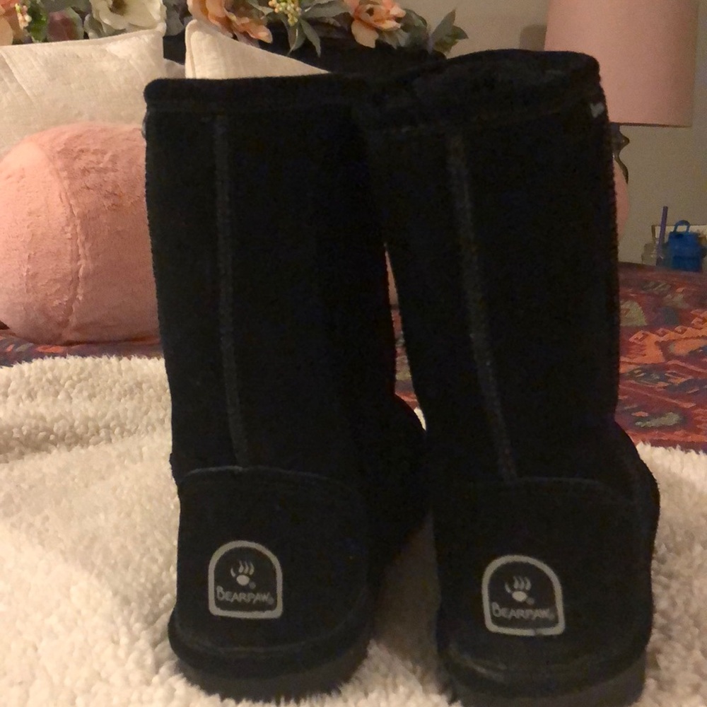‼️FINAL SALE‼️ Eva Short BearPaw Black Seude Boots